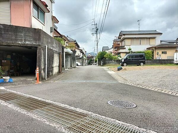 南側道路 東から西方向