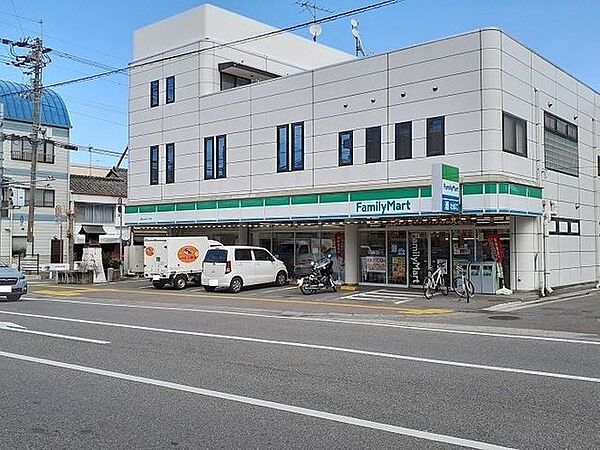 ファミリーマート 高知上町五丁目店 600m