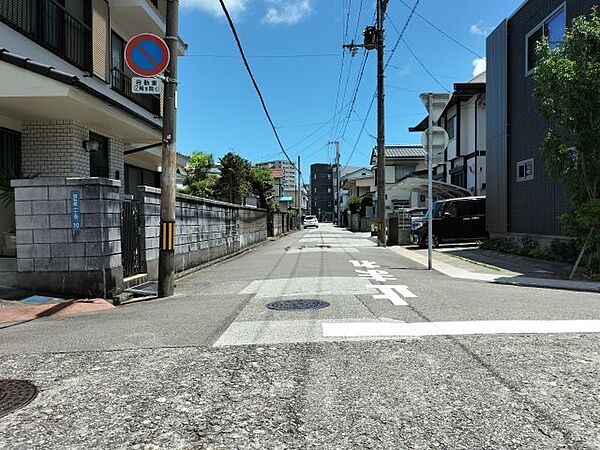 南側道路 西から東方向