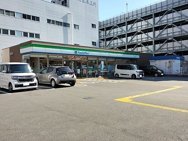 ファミリーマート 高知梅ノ辻店 300m