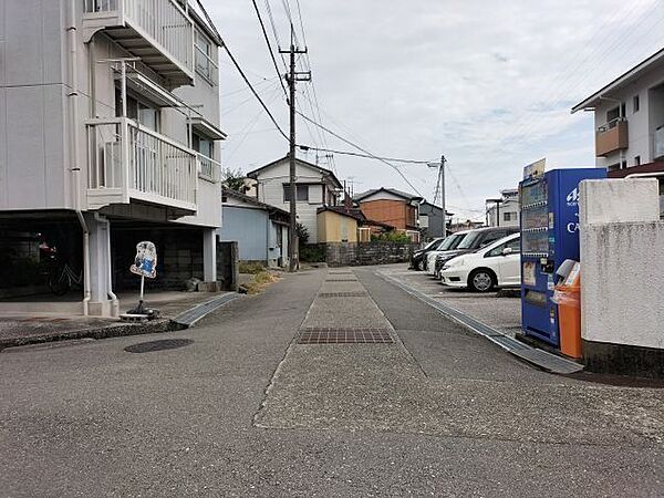 南側道路 西から東方向