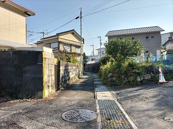 西側道路 北から南方向