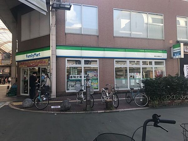 ファミリーマート高知大橋通り店 200m
