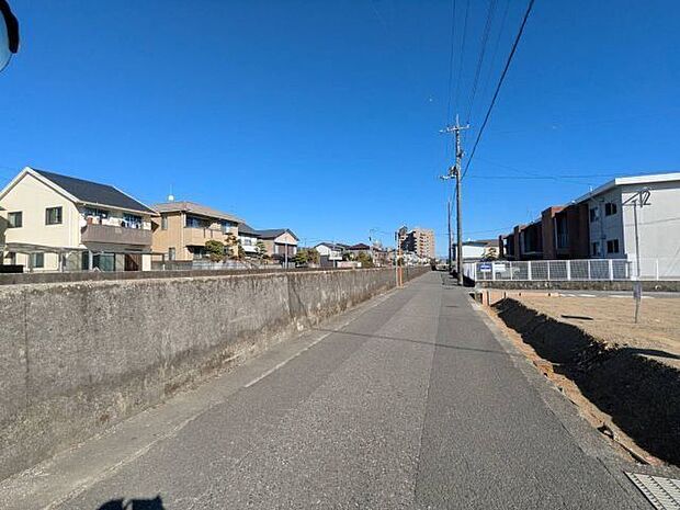 北側道路 西から東方向