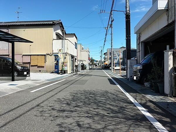 南側道路 西から東方向