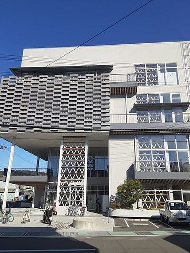土佐市複合文化施設つなーで 300m