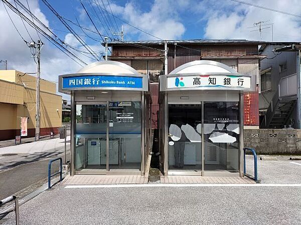 高知・四国銀行ATMコープよしだ 650m
