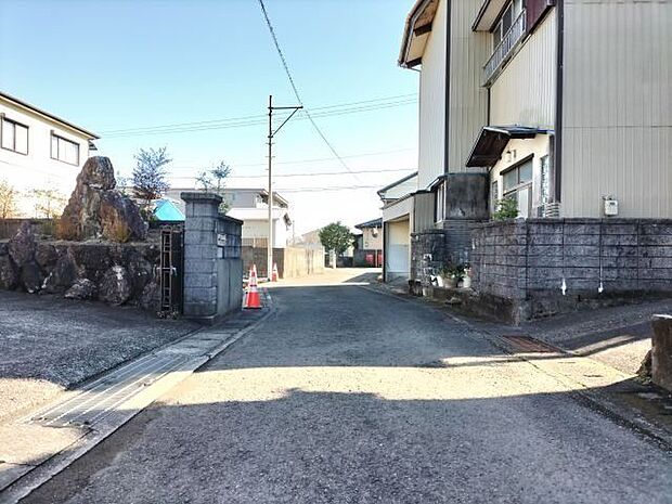 南側道路 西から東方向