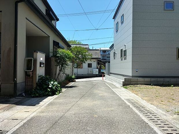 東側道路 北から南方向