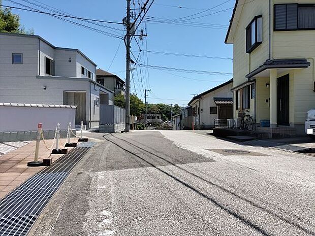 南側道路 西から東方向