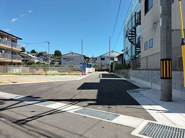 南側道路 西から東方向