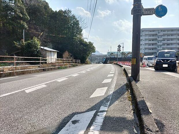 東側道路 北から南方向