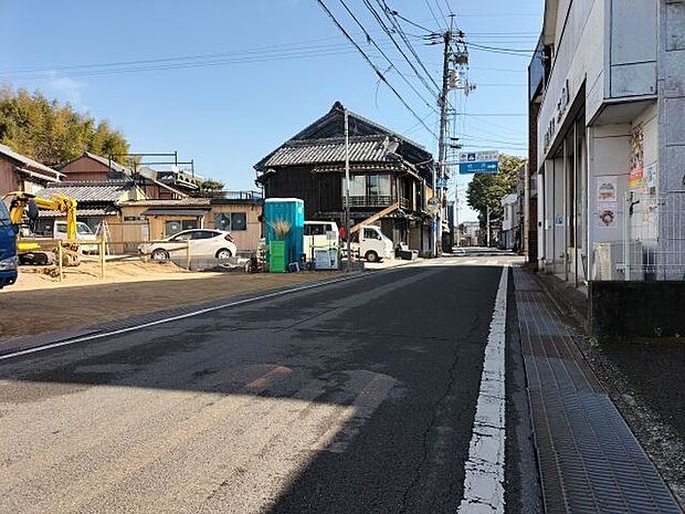 南側道路 西から東方向