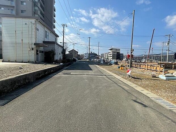 南側道路 東から西方向