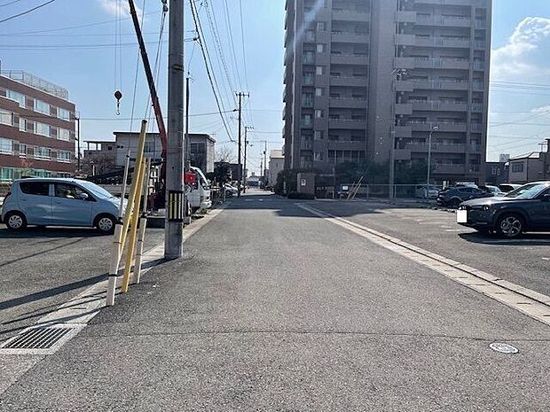 西側道路 北から南方向