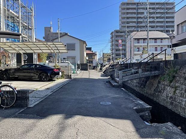 南側道路 西から東方向