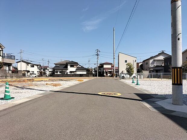 南側道路 西から東方向