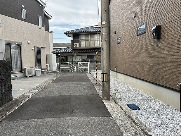 西側道路 南から北方向