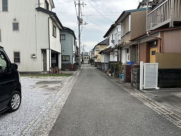 西側道路 北から南方向
