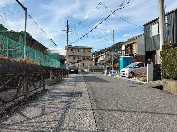 南側道路 東から西方向