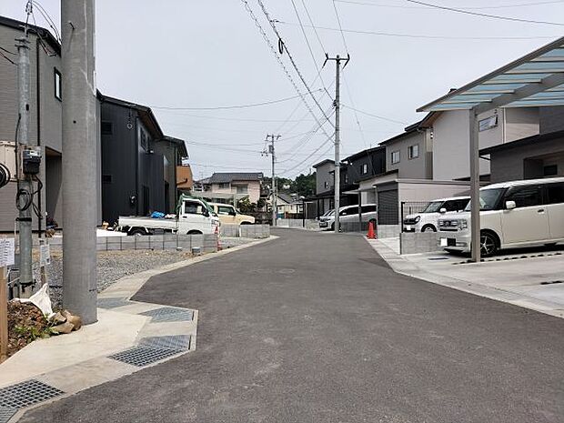 南側道路 西から東方向