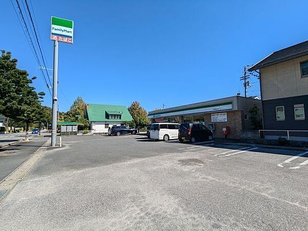 ファミリーマート 高知蒔絵台店 950m