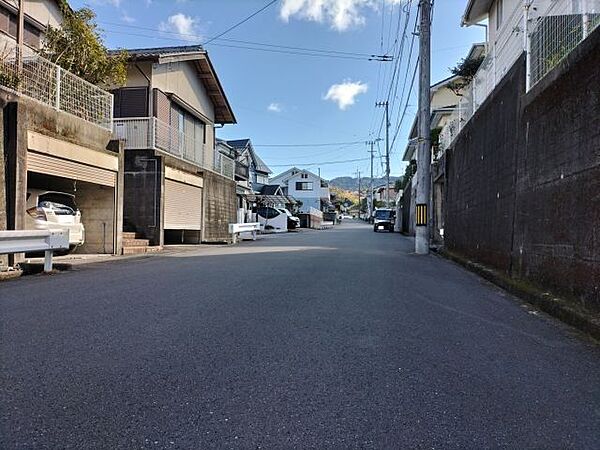 西側道路 北から南方向