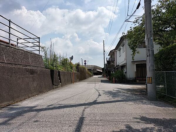 北側道路 西から東方向