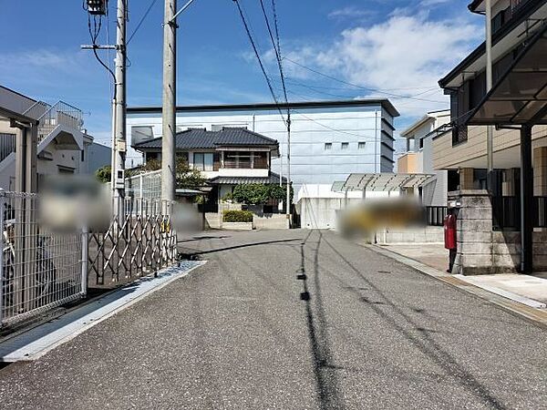 南側道路 東から西方向