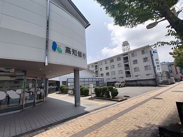 高知銀行 竹島支店 1700m