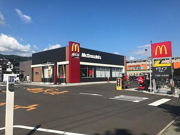 マクドナルド高知中万々店 180m
