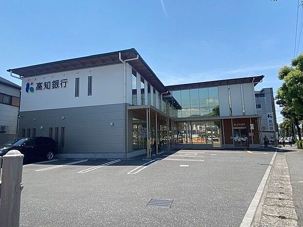 高知銀行久万川橋支店 550m