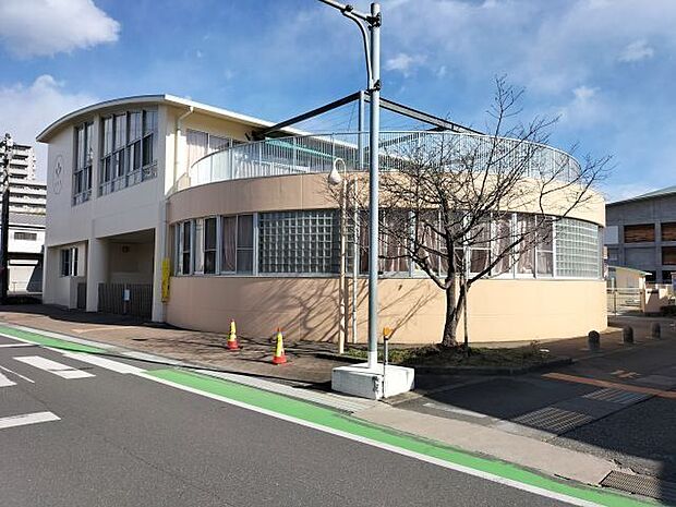 鴨田保育園 850m