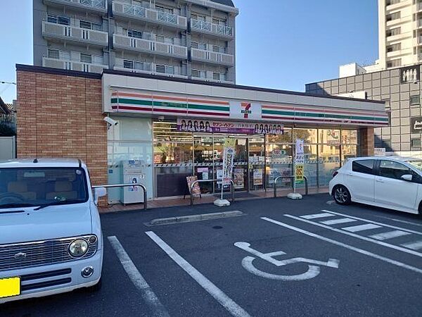セブン-イレブン 高知桟橋通1丁目店 350m
