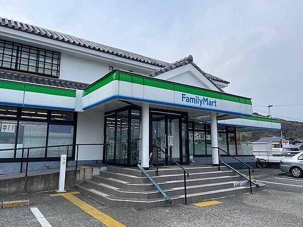 ファミリーマート土佐市宇佐店 260m