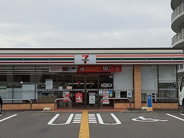 セブン・イレブン高知神田西店 120m
