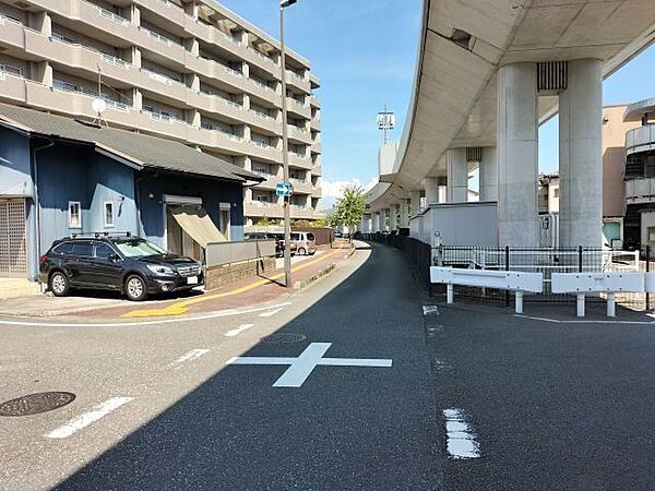 南側道路 西から東方向