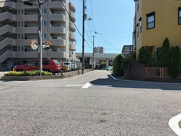 西側道路 北から南方向