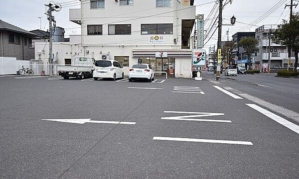 セブンイレブン鹿児島田上3丁目店【セブンイレブン鹿児島田上3丁目店】鹿児島市田上3丁目にあるコンビニです。設備・サービス　ATM、マルチコピー機、お会計セルフレジ、店舗留置サービス、セ 480m