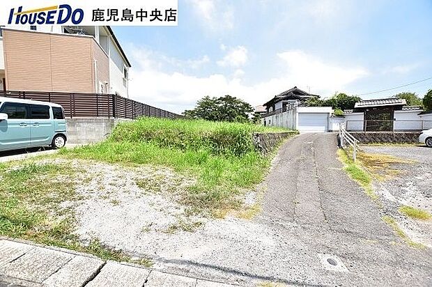 西向き道路【敷地面積730.00m2(220.82坪)】建築条件付き!敷地広々で日当り良好♪