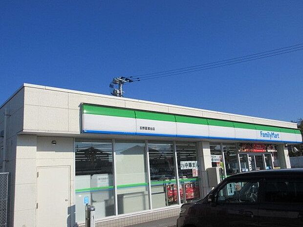 【ファミリーマート吉野菖蒲谷店】飲食品、日用品を取扱うコンビニエンスストアー 500m