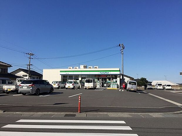ファミリーマートむつみ明和3丁目店 【ファミリーマート 明和3丁目店】飲食品、日用品を取扱うコンビニエンスストアー 610m