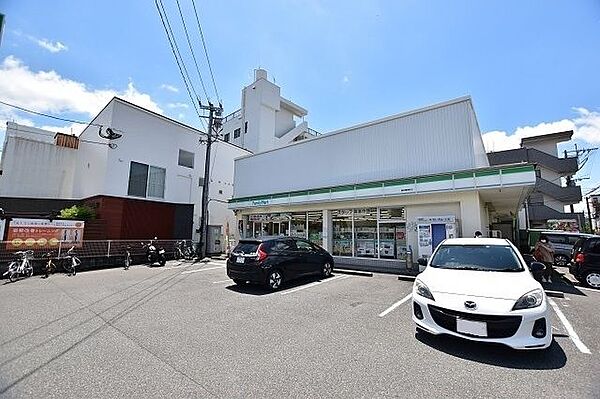 【ファミリーマート脇田電停前店】鹿児島市宇宿3丁目にあるコンビニです。設備・サービス　駐車場あり、鹿児島銀行ATM、マルチコピー機、証明写真、Wi-Fi等 580m