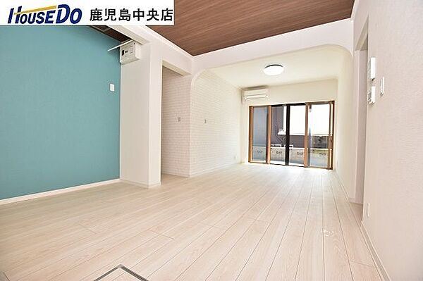 【リビング】令和4年8月室内リフォーム済み！・床、クロス張替え