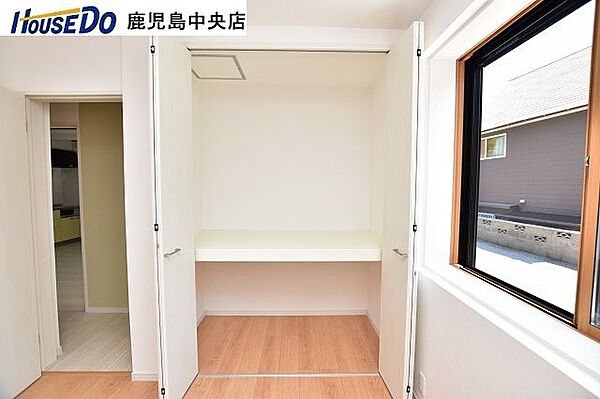【洋室クローゼット】令和4年8月室内リフォーム済み！・クロス張替え・建具新調
