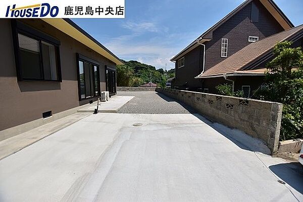 【駐車場】駐車3台分のスペースがあります♪