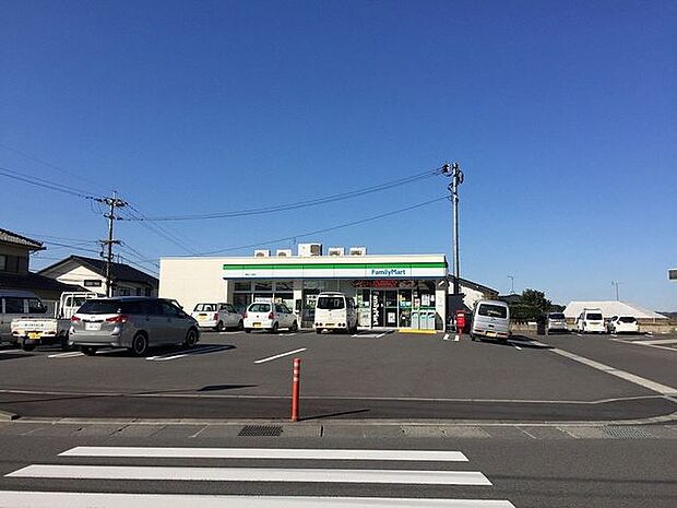 ファミリーマートむつみ明和3丁目店【ファミリーマート 明和3丁目店】飲食品、日用品を取扱うコンビニエンスストアー 750m