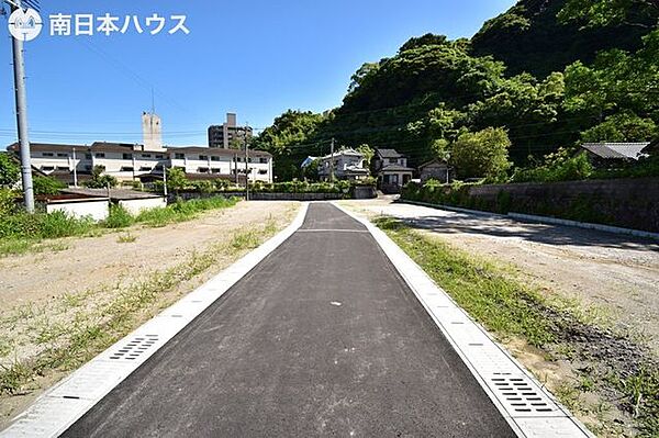 【前面道路】東側前面道路！造成地内の道路は位置指定道路になります。