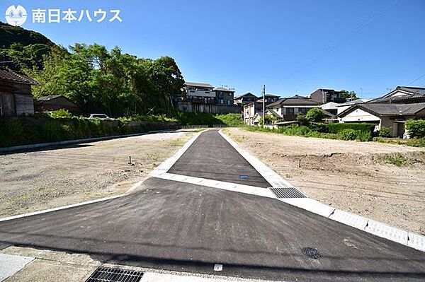 【前面道路】東側前面道路！造成地内の道路は位置指定道路になります。