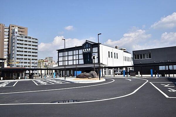 鹿児島駅[鹿児島駅]鹿児島市浜町にある、JR九州・鹿児島市交通局の駅である。 930m